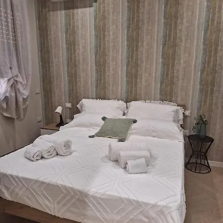 Bed & Breakfast Domus 0143 *