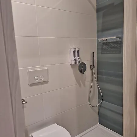 Bed & Breakfast Domus 0143 *